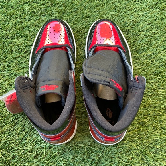 Air Jordan 1 Retro High OG - Picture 4 of 5